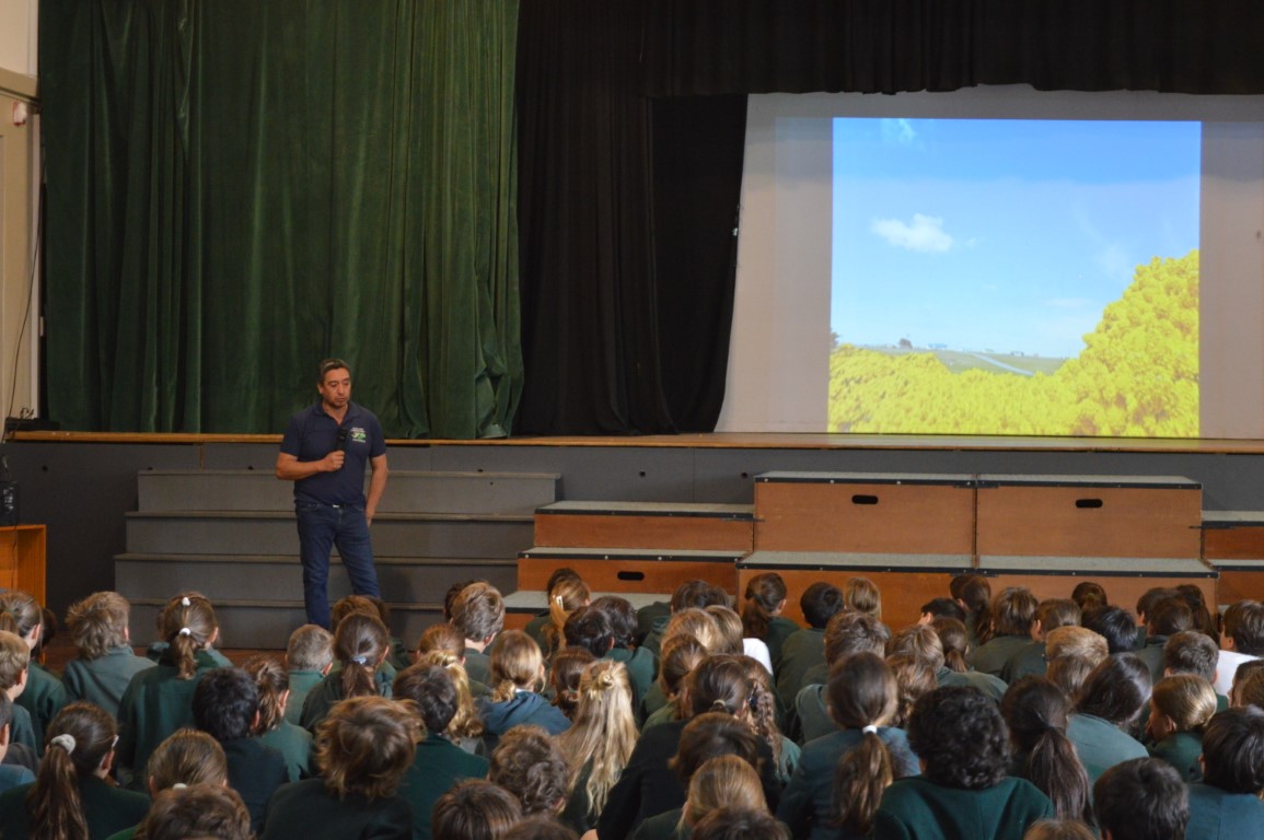 F5 & F6 VISIT FROM FALKLAND ISLANDERS